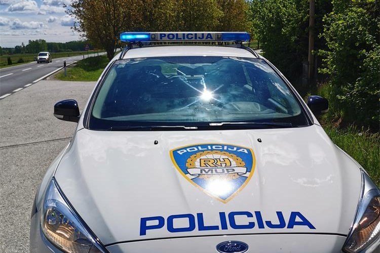 Slika /PU_VP/PRIOPĆENJA - ILUSTRACIJE/policijski auto.jpg